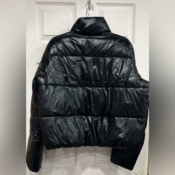 Vuori Women's XL Hudson Insulated Jacket Black NWT Medium-Weight Relaxed Fit - Picture 5 of 7